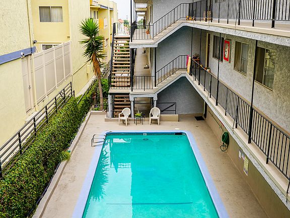 4th image of 1731 Pacific Coast Hwy APT 7
