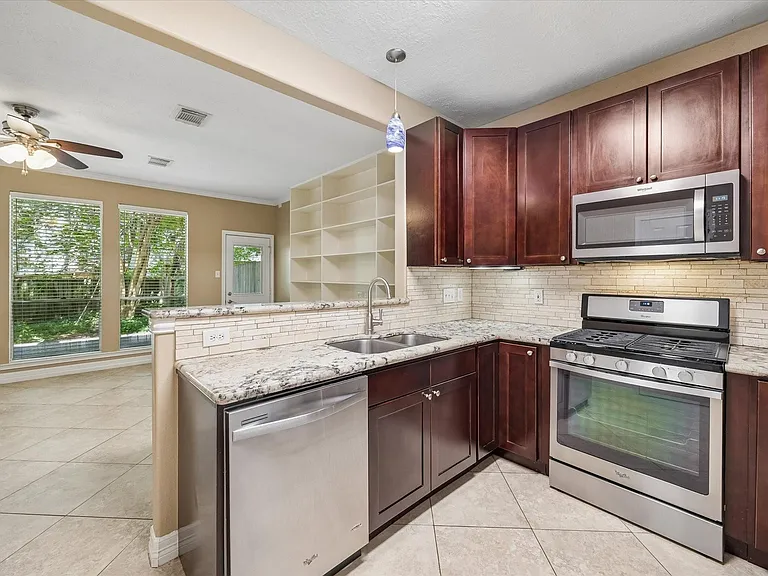 9 E Willowwood Ct — Photo 4