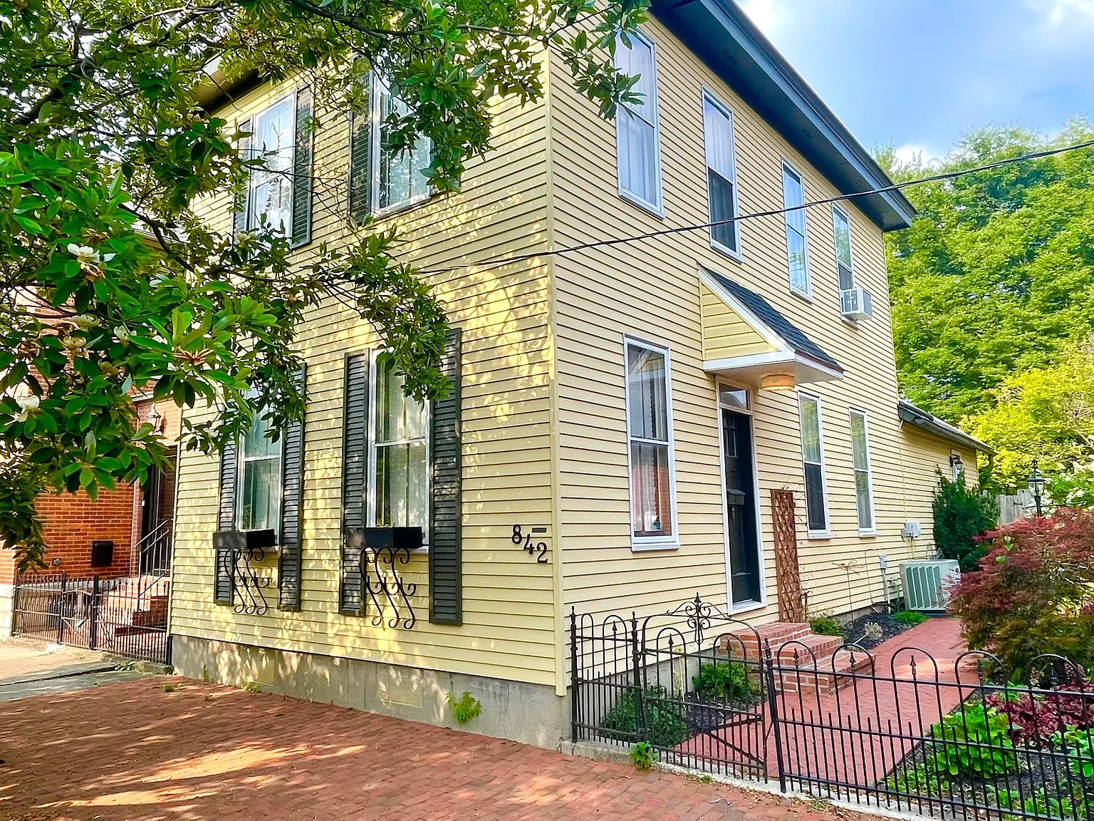 2 bed, 1.5 bath, 1200 sqft, $2,150 — Photo 1