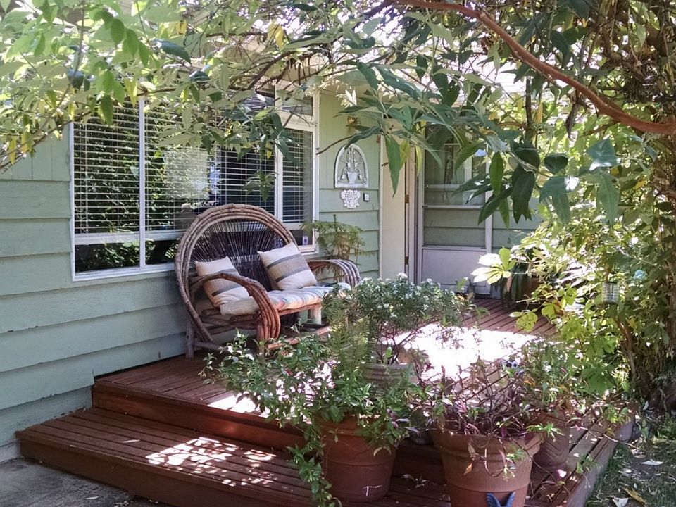 2nd image of 1922 1st St