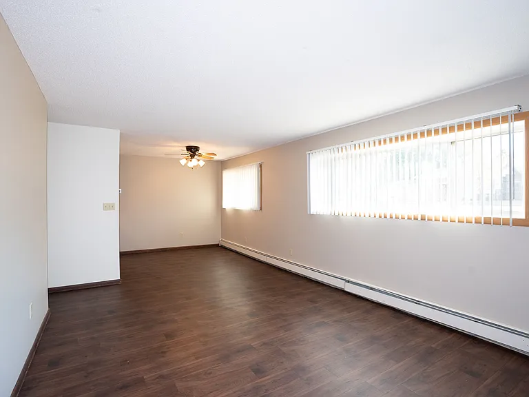 Fargo, ND Country Club Apartments | 21B | Living