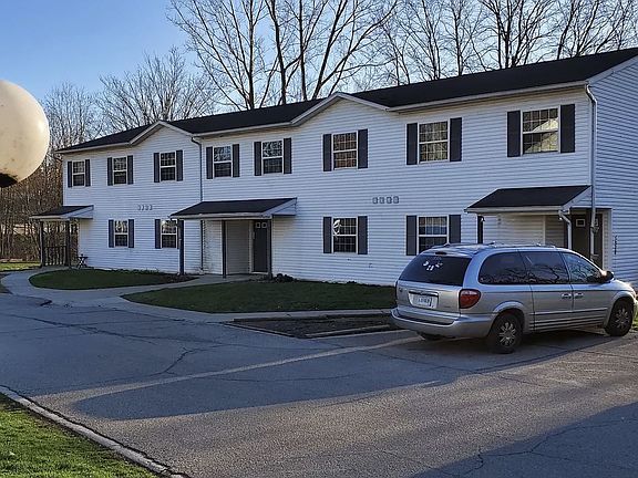 2nd image of 325 W Hazel St #325