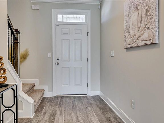5th image of 425 Arrowwood Drive