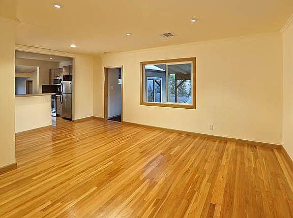 3rd image of 5926 Yarmouth Ave