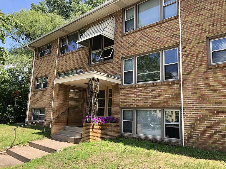 Dunlap Apartments — Photo 10