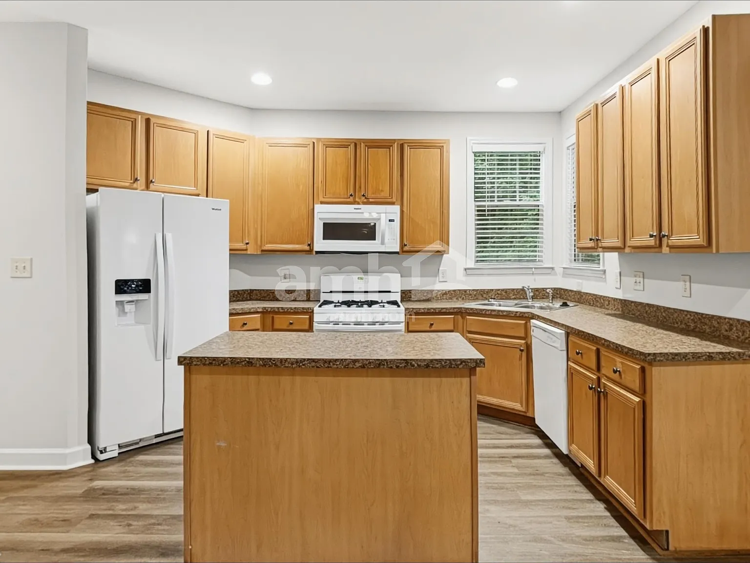 4 bed, 2.5 bath, 2151 sqft, $2,330 — Photo 4