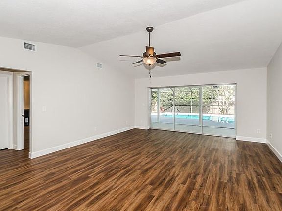 4th image of 2988 Meadow Wood Dr