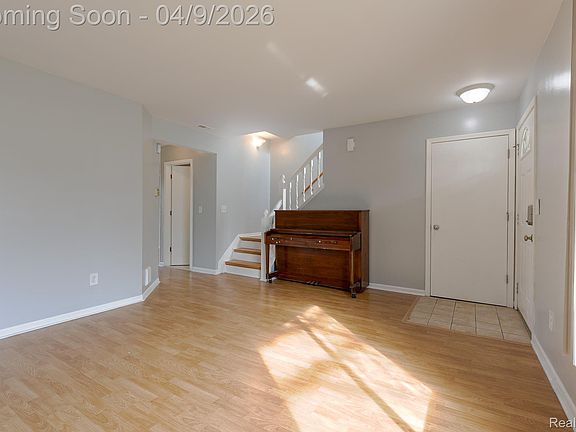 4th image of 1654 River View Dr