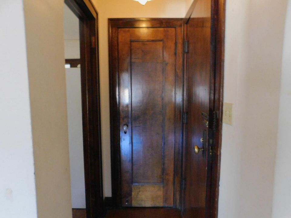 1st image of 115 E Jackson St APT 8