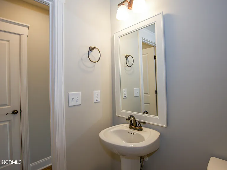 1021 Juniper Lake Rd — Photo 19