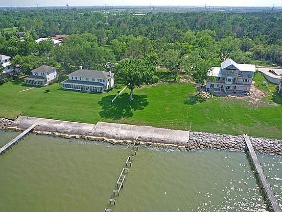 3rd image of 2611 Bayshore Dr