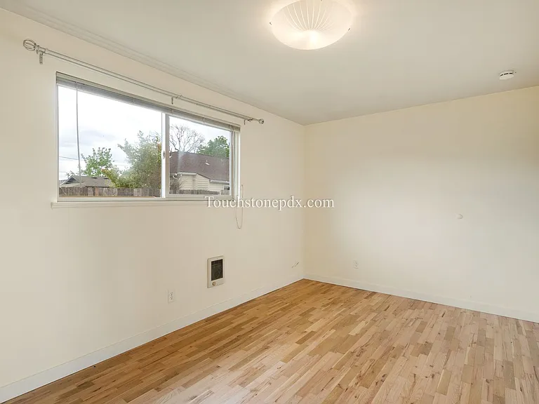 6718 SE Center St — Photo 13