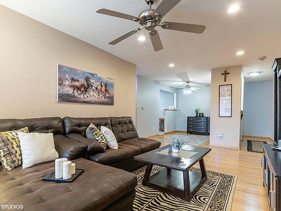 5th image of 2920 N Harlem Ave APT 3E