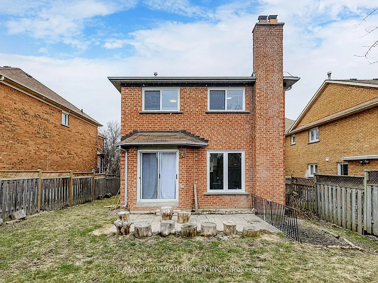8 Estoril St #UPPER — Photo 14
