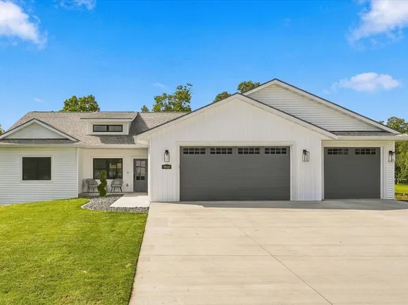 5022 Woodlands Drive, Eau Claire, WI 54703
