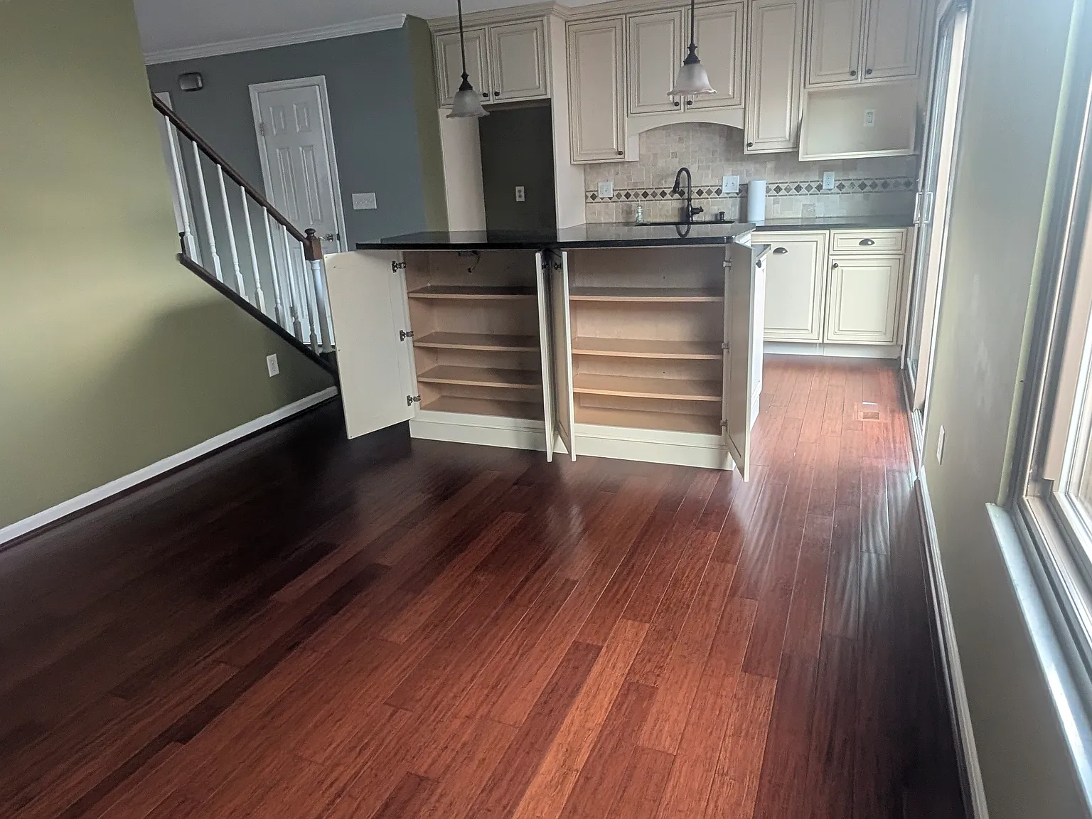 3 bed, 2.5 bath, 1600 sqft, $1,975 — Photo 3