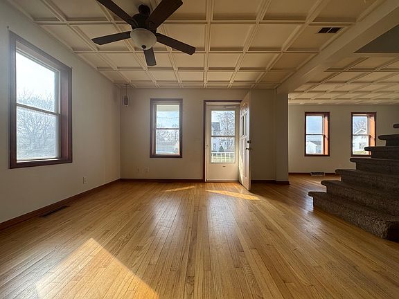 4th image of 517 W Beaver St