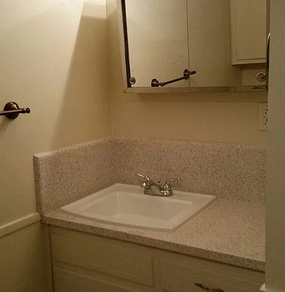 Country Club Apartments — Photo 11