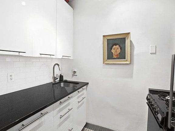 5th image of 465 W 23rd St APT 16E