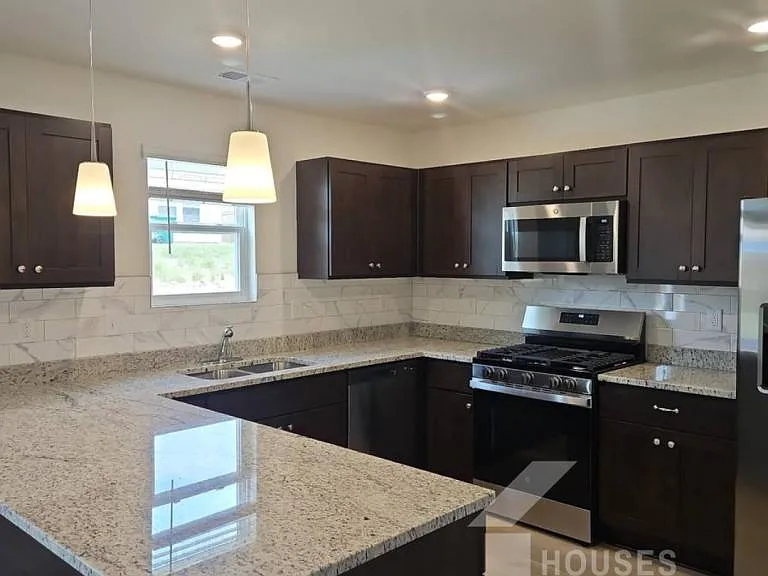 338 Prosperity Ln — Photo 3