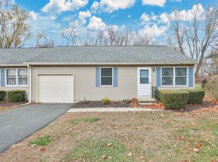 102 N Maple St APT 1A, Enfield, CT 06082