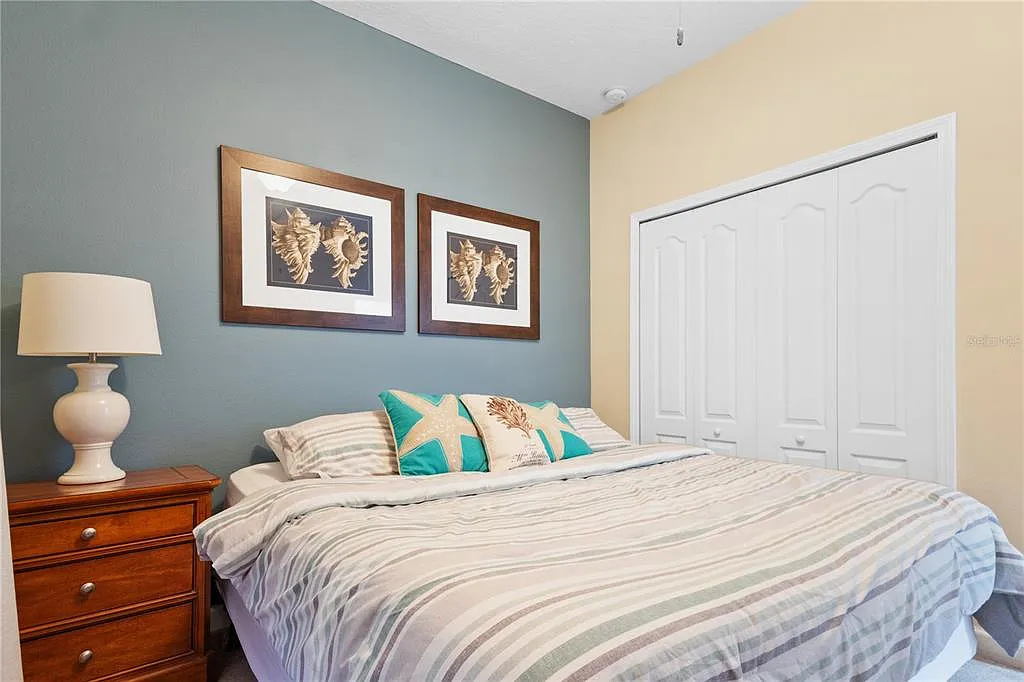 5 bed, 4.0 bath, 2024 sqft, $2,950 — Photo 3