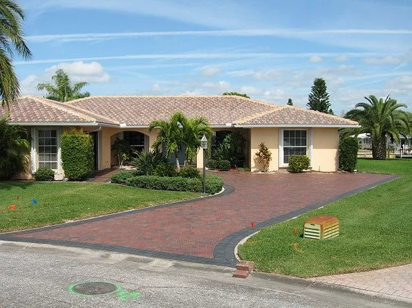 28 Windsor Dr, Englewood, FL 34223