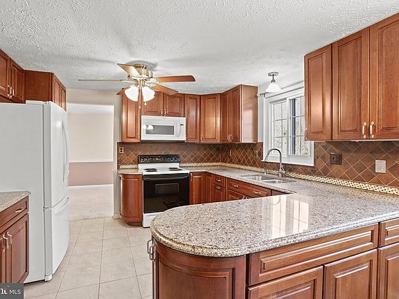 4th image of 3812 Candlelight Ct