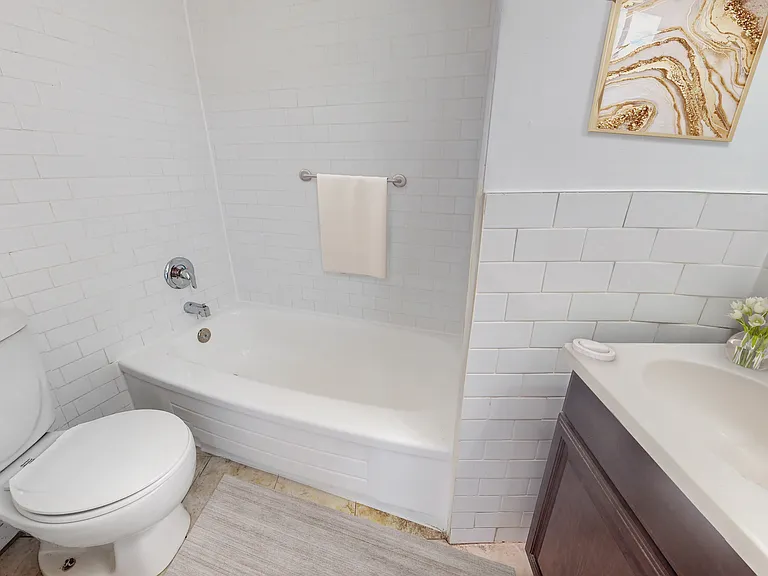 2897 Dundas St W — Photo 8