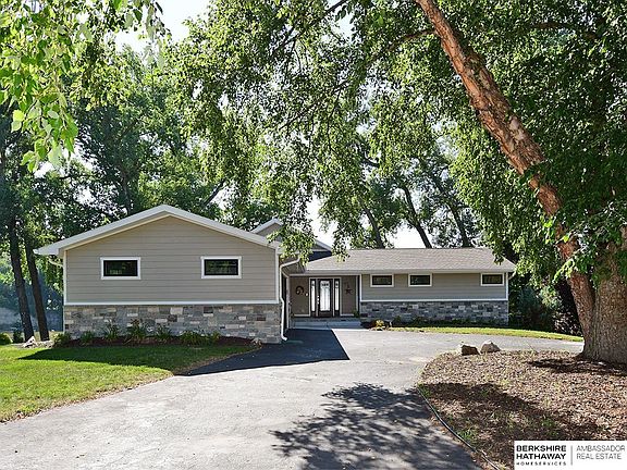 2nd image of 621 Riverside Dr
