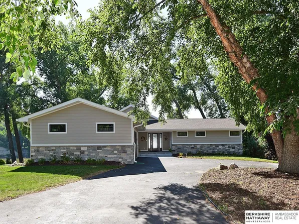 621 Riverside Dr, Waterloo, NE 68069