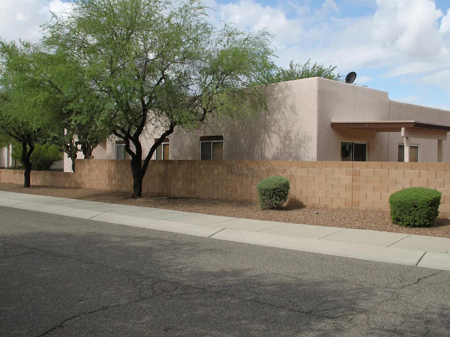 3 bed, 1980 sqft, $2,200 — Photo 3