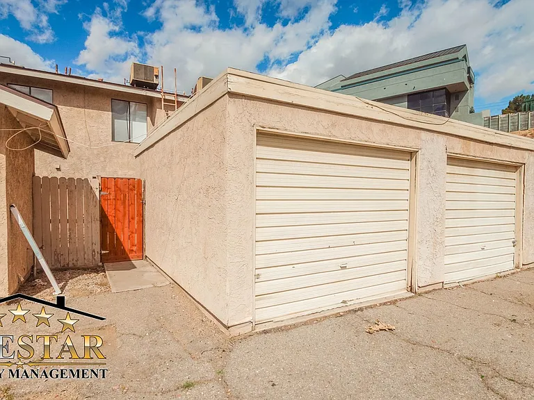 201 Jardin Ct — Photo 17