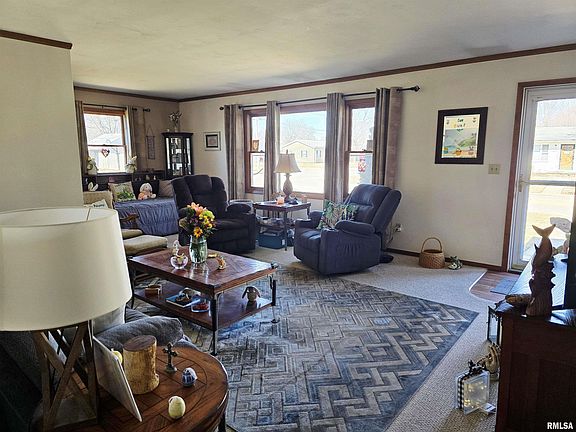 3rd image of 1410 E Locust St