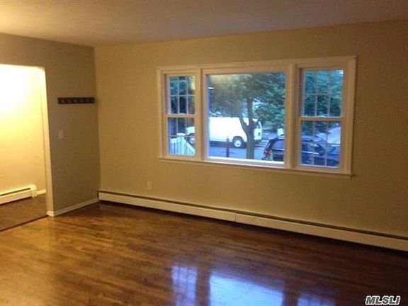 2nd image of 215 Jackson Ave APT 1