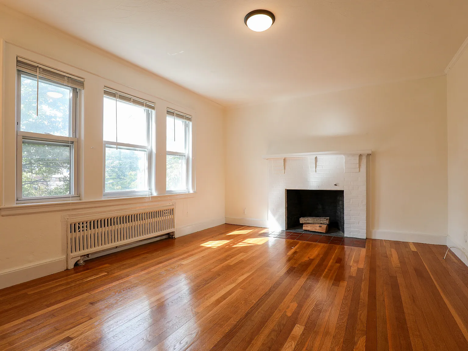 3 bed, 1200 sqft, $2,800 — Photo 3