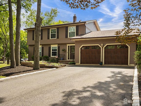 3rd image of 1 Hawthorn Rd