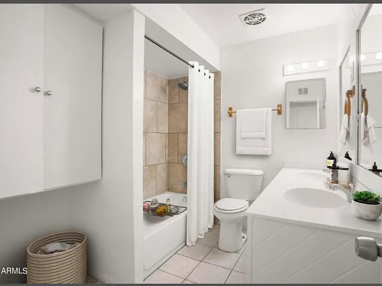 6228 W Cheery Lynn Rd — Photo 2
