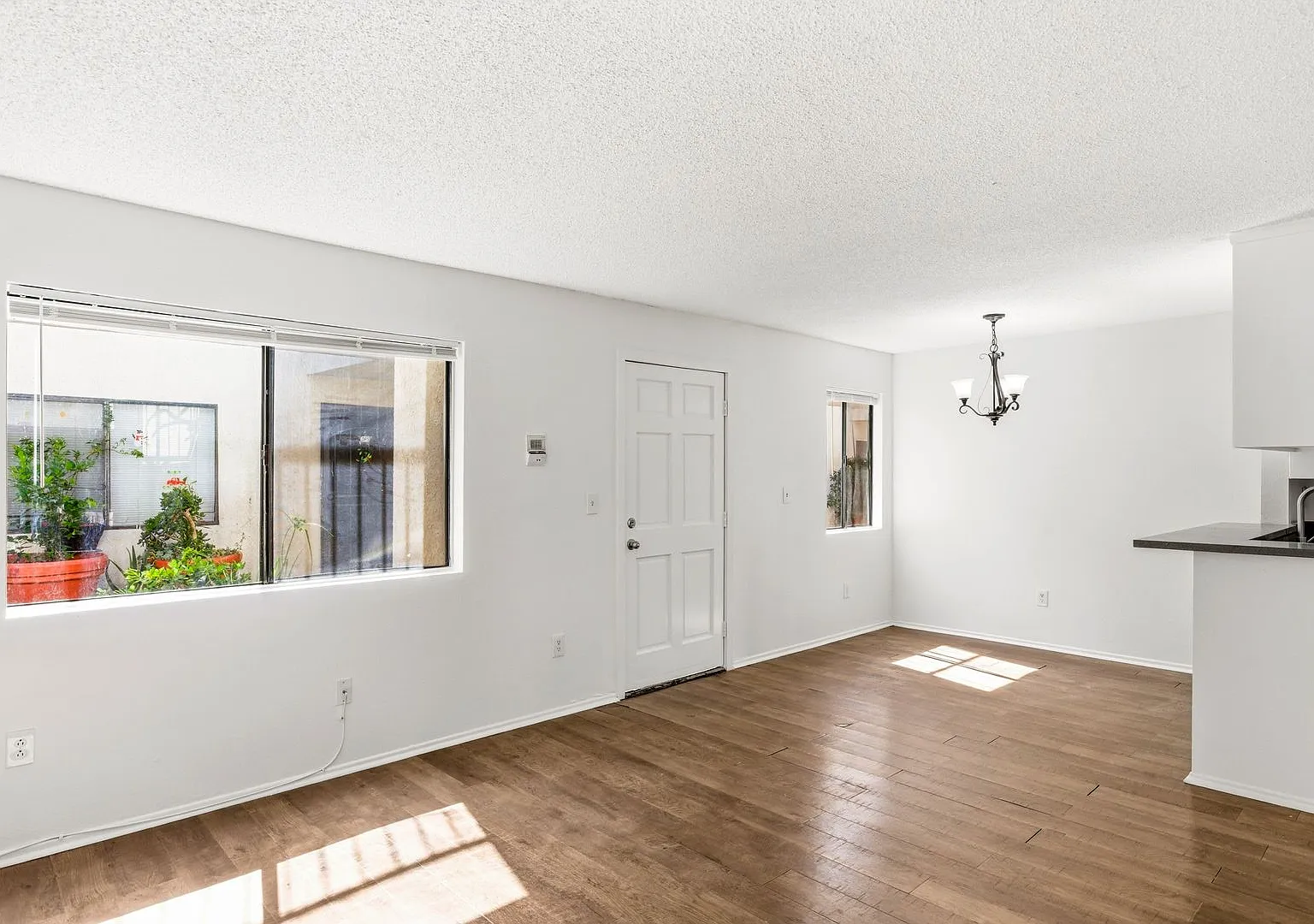 Harvard, Glendale Residences — Photo 1