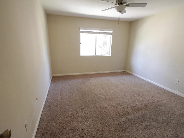 11325 Avenida De Los Lobos #C — Photo 9