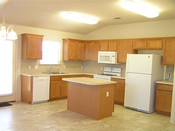 5th image of 1621 Sweet Leaf Ln