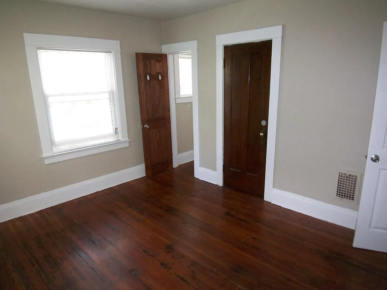 3 bed, 1.5 bath, $2,000 — Photo 3