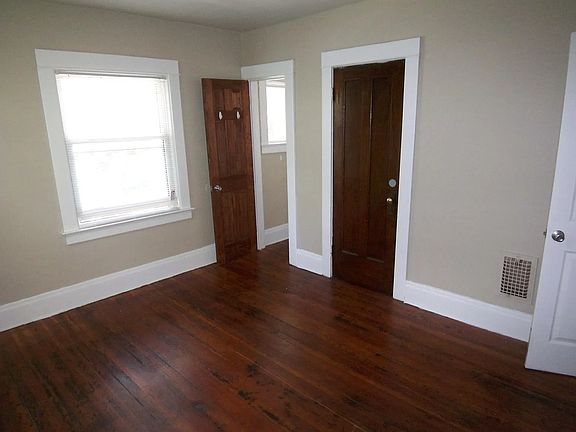 3rd image of 1118 S Plymouth Ave #2