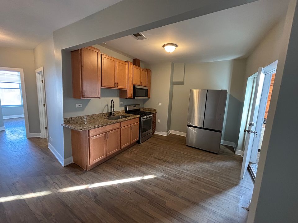 1st image of 640 N Cicero Ave #2F