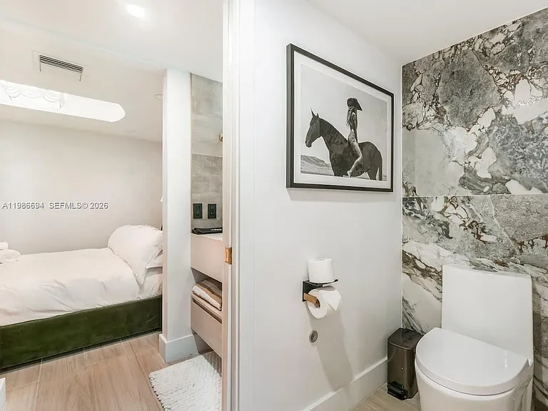 100 Collins Ave #202 — Photo 8