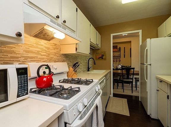 5th image of 3950 N Lake Shore Dr APT 1515