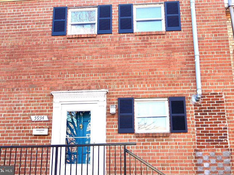5934 Mayflower Ct — Photo 1