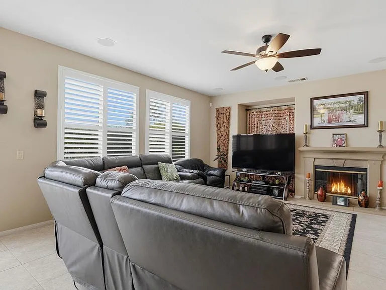 344 Plaza Los Osos — Photo 2