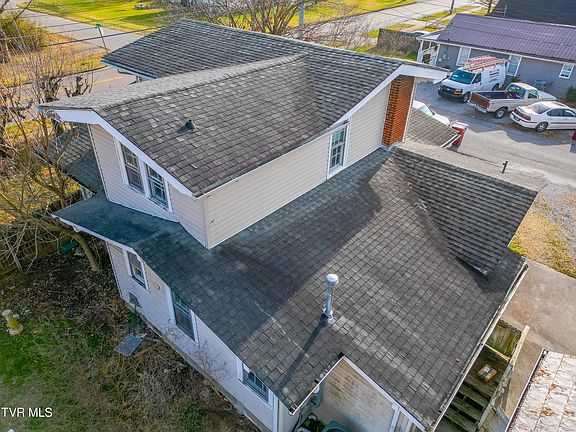 3rd image of 1901 E Fairview Ave