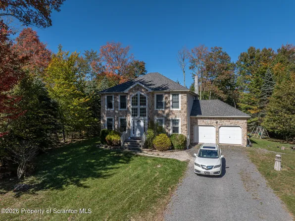 8 Bass Ct, Gouldsboro, PA 18424